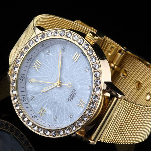 Madingas auksaspalvis moteriškas laikrodis puoštas kalnų krištolu